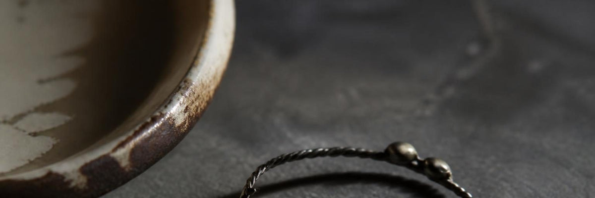 Do permanent retainers cause more problems than removable ones?